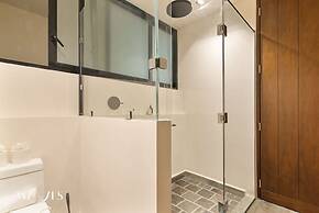 2BR w Private Pool - Steps Away From the Beach