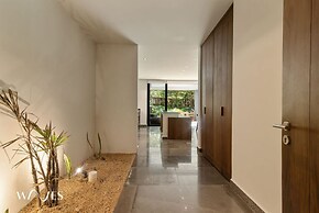 2BR w Private Pool - Steps Away From the Beach