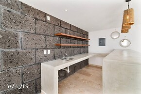 Colorful Perfect Located 2 Br w Great Amenities