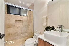 Colorful Perfect Located 2 Br w Great Amenities