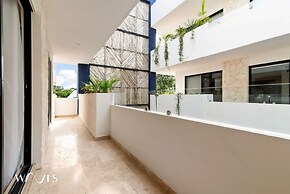Colorful Perfect Located 2 Br w Great Amenities