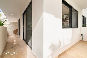Colorful Perfect Located 2 Br w Great Amenities