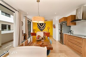 Colorful Perfect Located 2 Br w Great Amenities