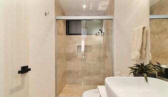 Colorful Perfect Located 2 Br w Great Amenities