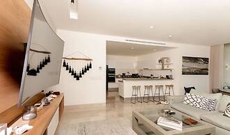 3 Br Ocean Front PH With Stunning Views