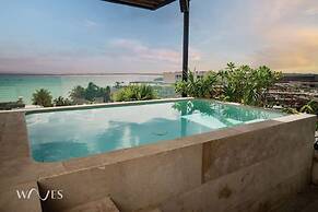 3 Br Ocean Front PH With Stunning Views