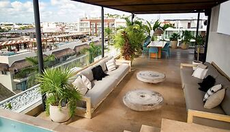 3 Br Ocean Front PH With Stunning Views