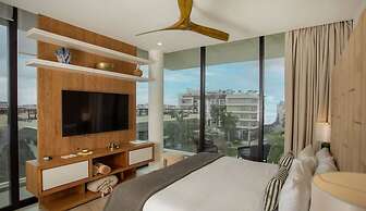 3 Br Ocean Front PH With Stunning Views