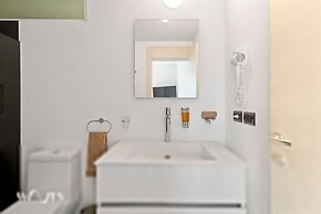 1 Br w 5th Avenue View Steps From the Beach