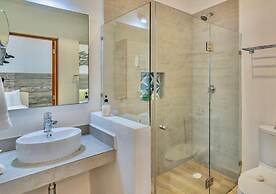 4 Br Private Rooftop Pool Spacious Exclusive