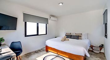 4 Br Private Rooftop Pool Spacious Exclusive