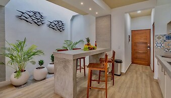 1 BR Apartment With Rooftop Pool Hammocks by Waves Management