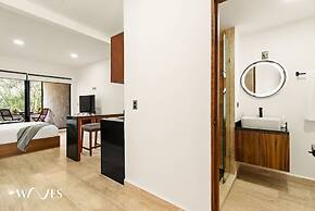 Spacious Loft w Garden View Pool Jacuzzi GYM