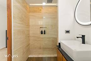 Spacious Loft w Garden View Pool Jacuzzi GYM