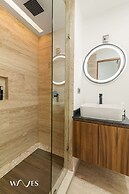 Spacious Loft w Garden View Pool Jacuzzi GYM