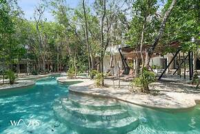 Spacious Loft w Garden View Pool Jacuzzi GYM