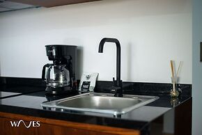 Spacious Loft w Garden View Pool Jacuzzi GYM