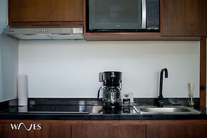 Spacious Loft w Garden View Pool Jacuzzi GYM