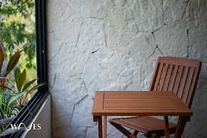 Spacious Loft w Garden View Pool Jacuzzi GYM