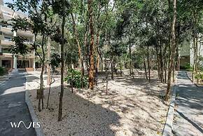 Spacious Loft w Garden View Pool Jacuzzi GYM