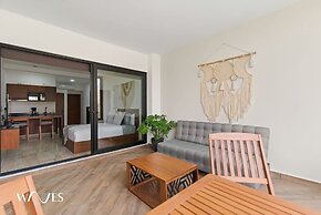 Spacious Loft w Garden View Pool Jacuzzi GYM