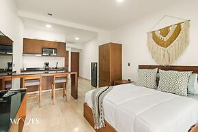 Spacious Loft w Garden View Pool Jacuzzi GYM