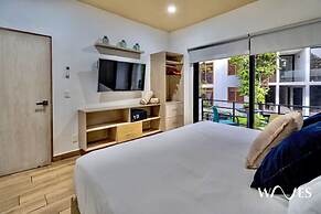 Spacious 1 BR With Great Location Rooftop Pool by Waves Management