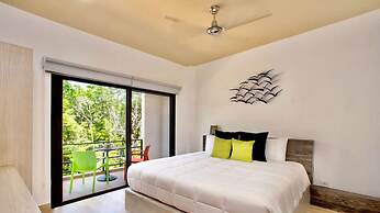 Spacious 1 BR With Great Location Rooftop Pool by Waves Management