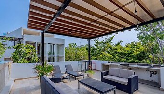 Spacious 1 BR With Great Location Rooftop Pool by Waves Management