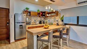 Spacious 1 BR With Great Location Rooftop Pool by Waves Management