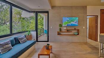 Spacious 1 BR With Great Location Rooftop Pool by Waves Management