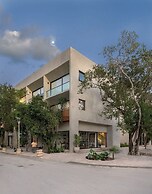 2 BR Great Located Natural Lightning