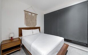 2 BR Great Located Natural Lightning