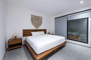 2 BR Great Located Natural Lightning