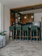 Luxury Penthouse w Jungle Views