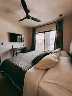 Luxury Penthouse w Jungle Views