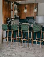 Luxury Penthouse w Jungle Views