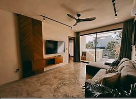 Luxury Penthouse w Jungle Views