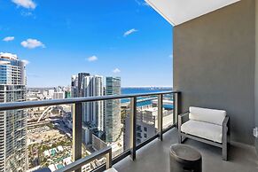 Luxury 49FL Condo with City Views
