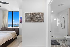 Luxury 49FL Condo with City Views