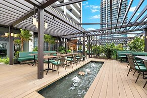 Luxury 49FL Condo with City Views