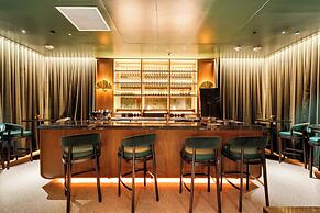 Luxury 49FL Condo with City Views