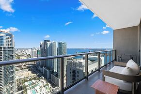 Luxury 49FL Condo with City Views