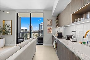 Luxury 49FL Condo with City Views