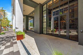 Luxury 49FL Condo with City Views