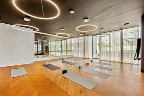 Luxury 49FL Condo with City Views