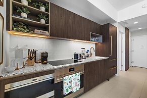 Luxury 49FL Condo with City Views