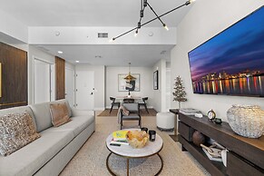 Luxury 49FL Condo with City Views