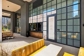 Luxury 49FL Condo with City Views