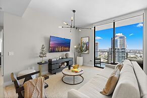 Luxury 49FL Condo with City Views